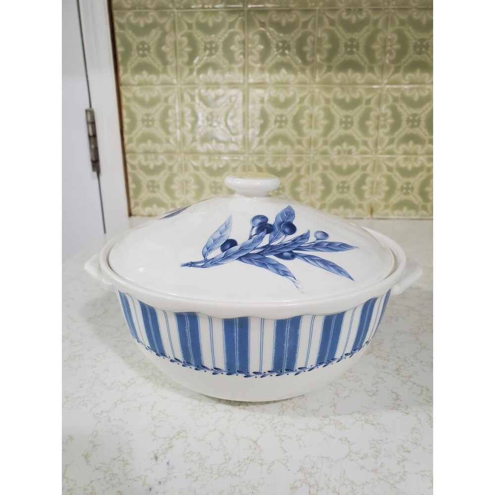 Noritake Gourmet Blue 2.5 Qt Round Covered Casserole Dish Blue White Striped